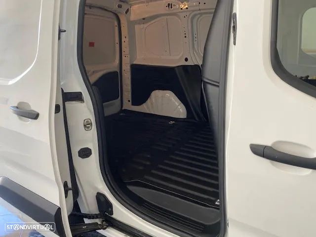 Peugeot 1.5 BlueHDi Premium Standard - 16