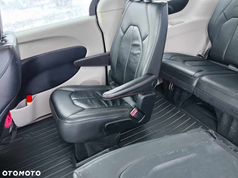 Chrysler Pacifica - 9