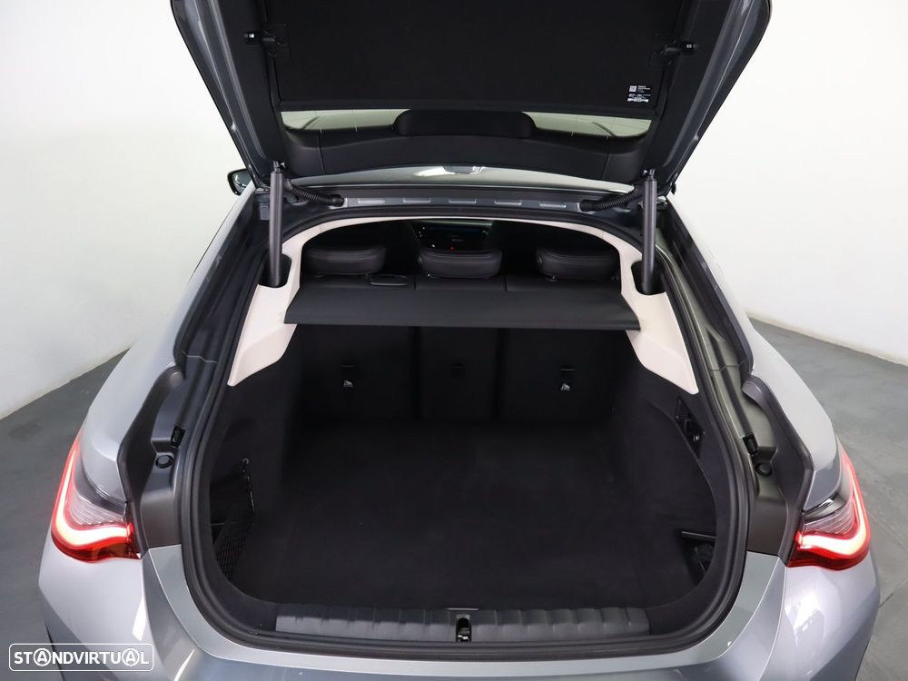 BMW i4 eDrive40 - 27