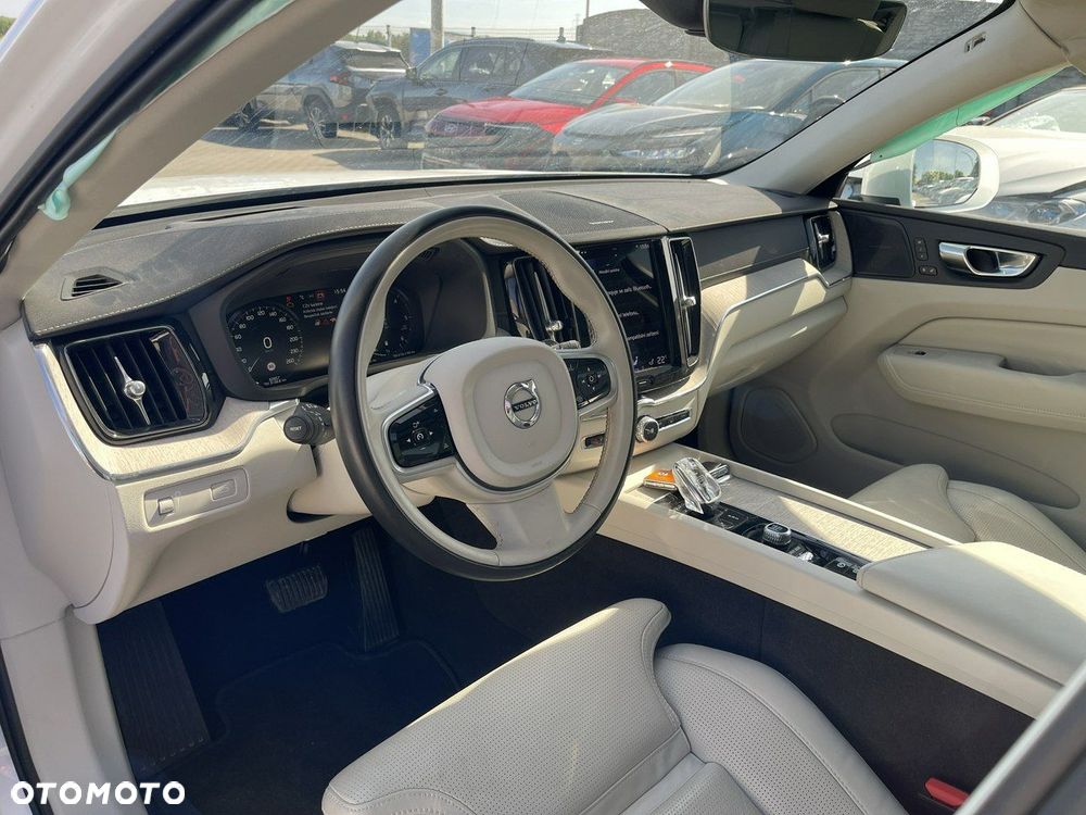 Volvo XC 60 B5 D AWD Ultimate Bright - 9