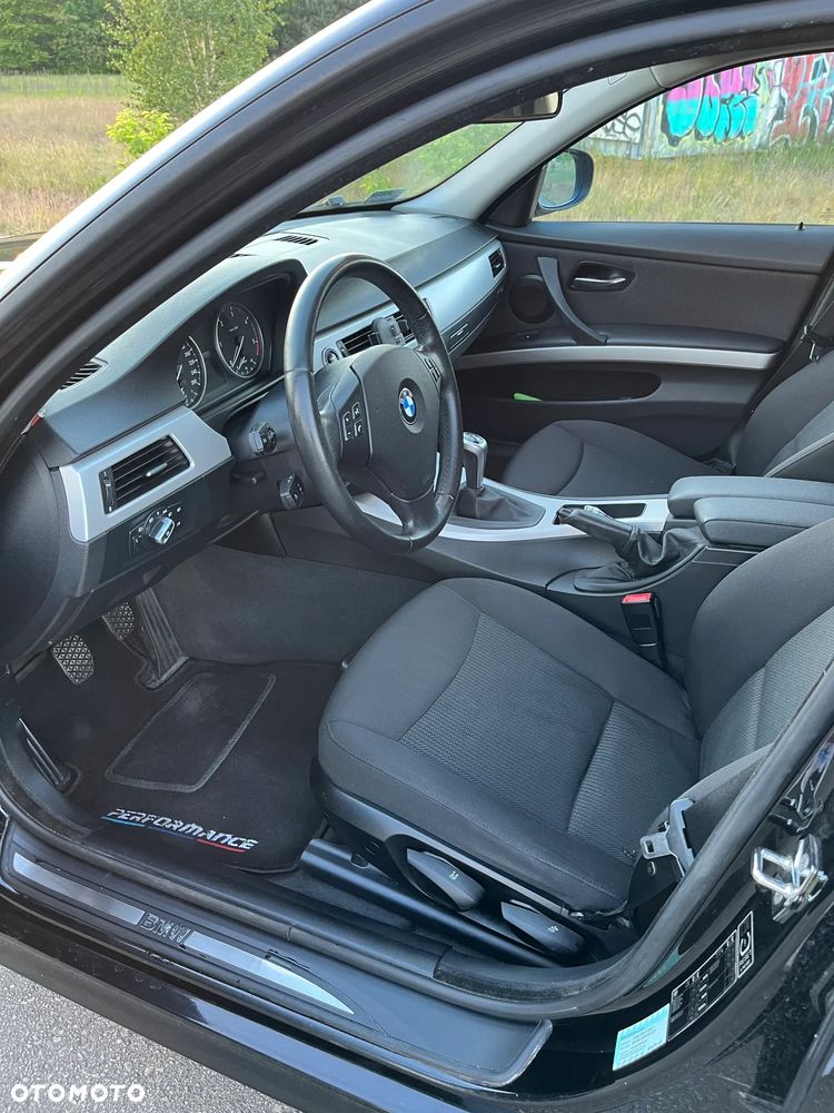 BMW Seria 3 318d - 12