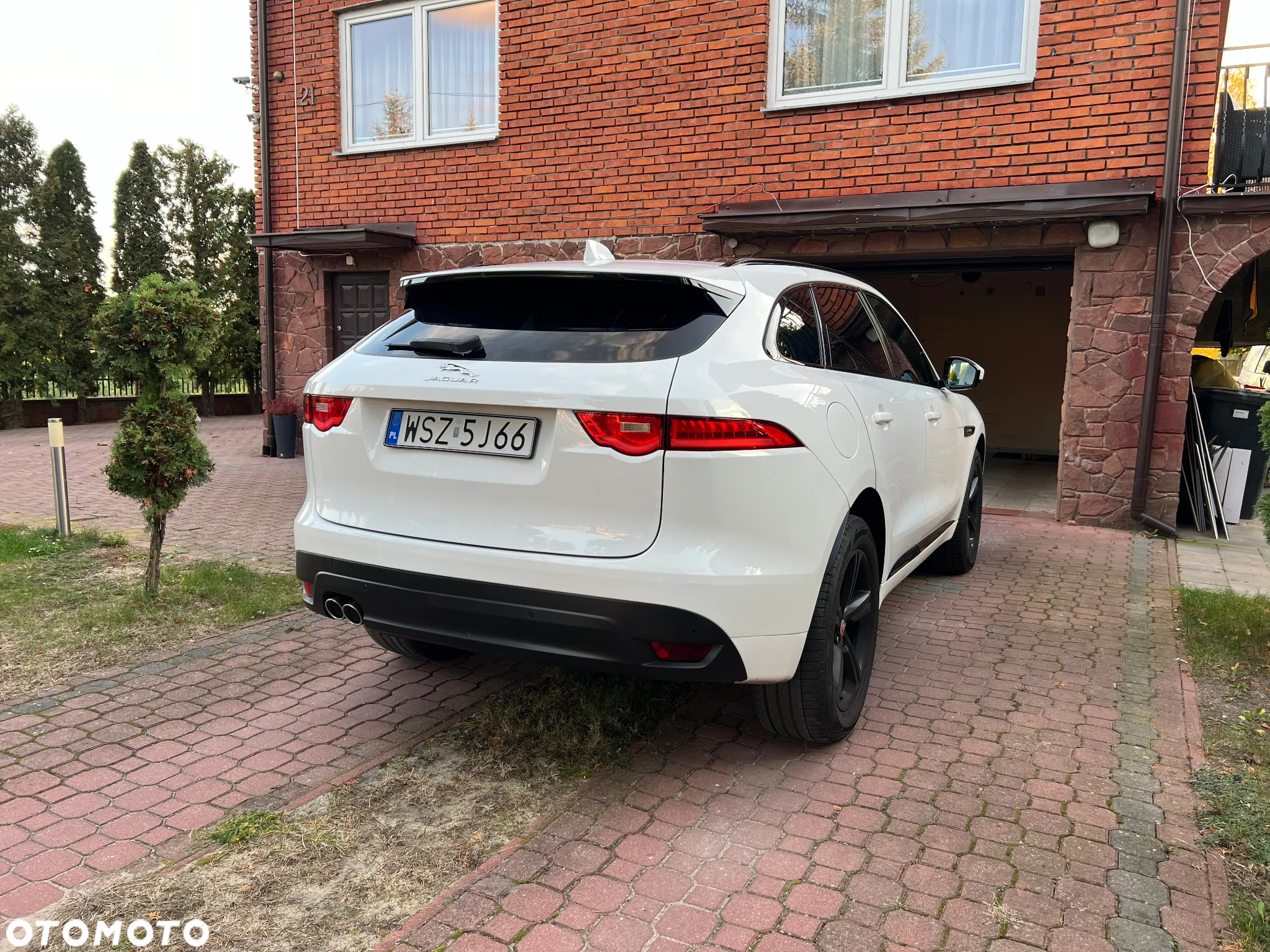 Jaguar F-Pace 2.0 i4D AWD R-Sport - 4