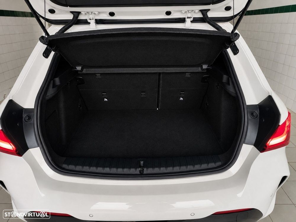 BMW 116 d Pack Desportivo M Auto — fotografia 16