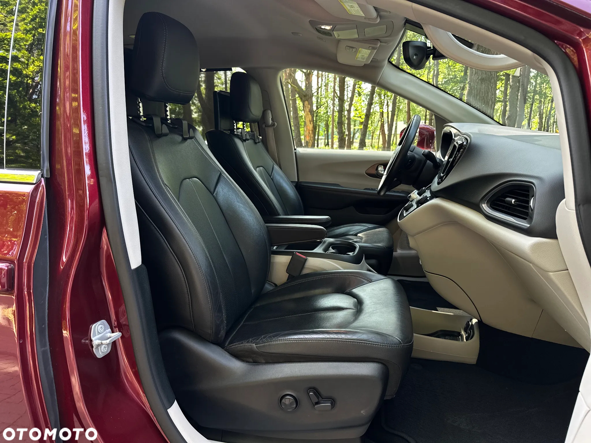 Chrysler Pacifica - 11