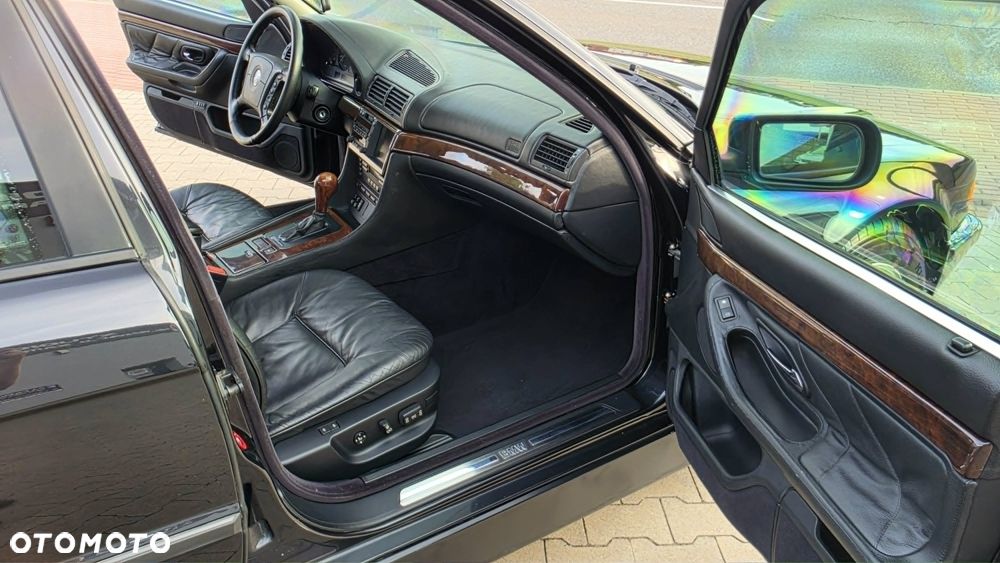 BMW Seria 7 750iL - 15