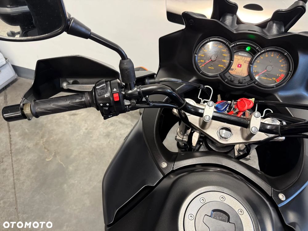 Suzuki V-STROM - 36