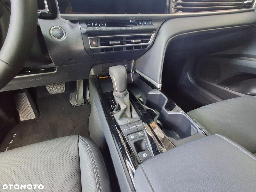 Toyota Camry 2.5 Hybrid Dynamic Force Executive e-CVT - 14
