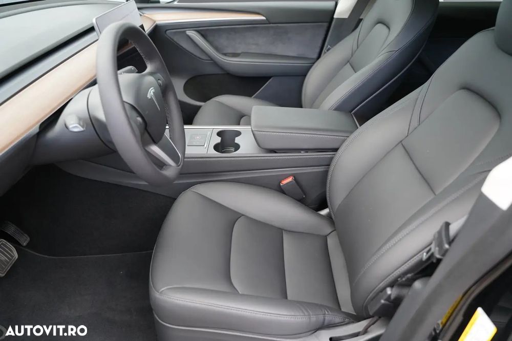 Tesla Model Y Long Range Dual Motor AWD - 9