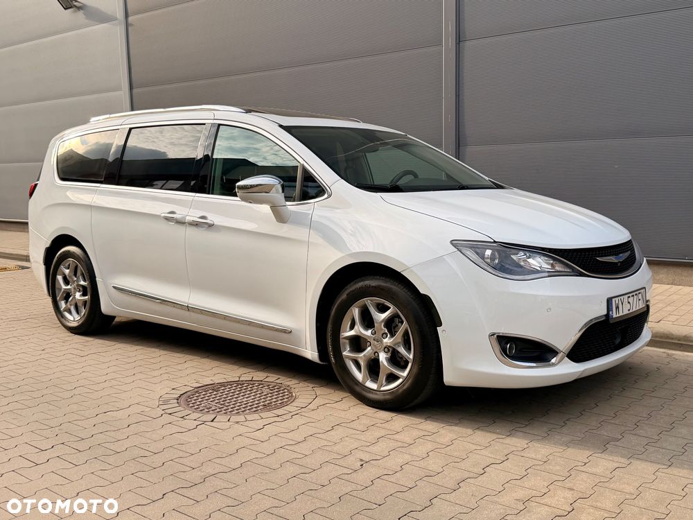Chrysler Pacifica - 1