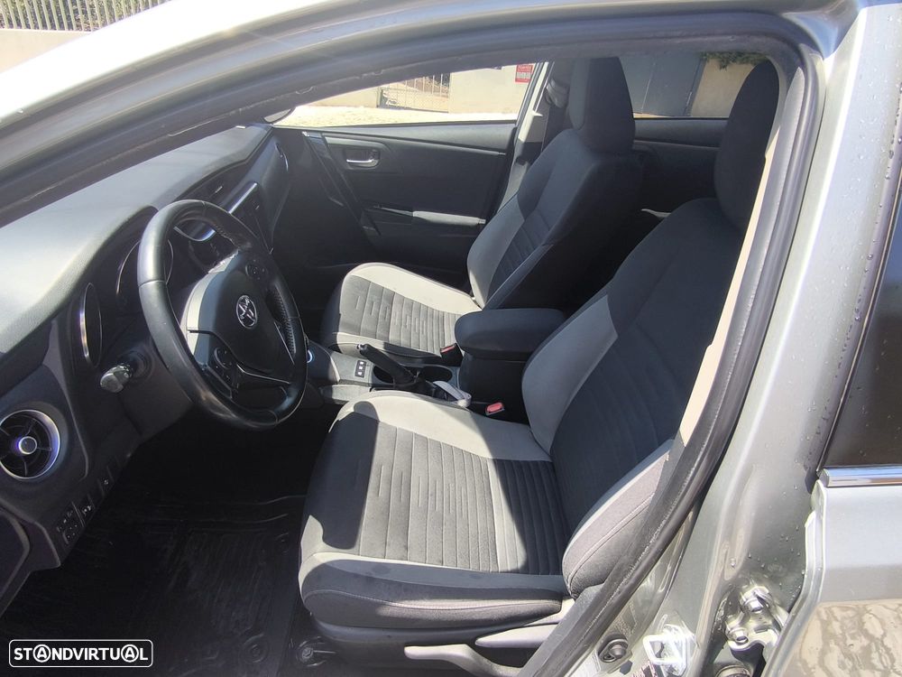 Toyota Auris Touring Sports 1.8 HSD Freestyle - 12