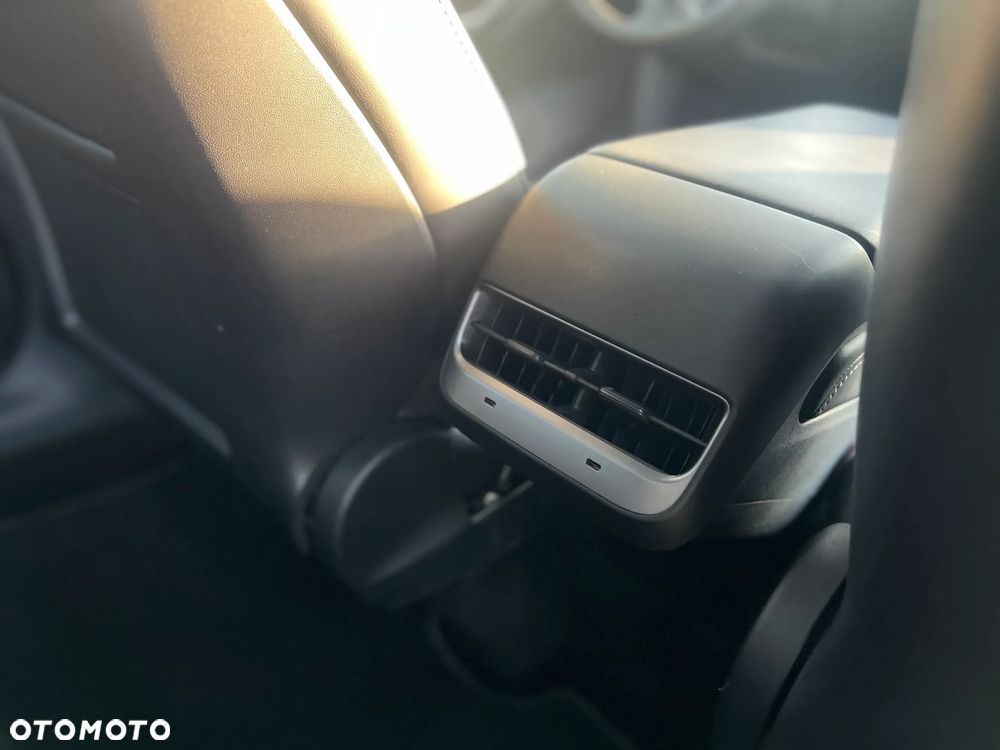 Tesla Model Y Long Range Dual Motor AWD - 10