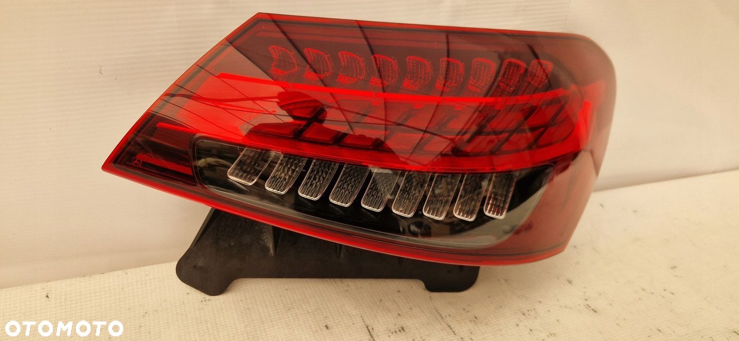 MERCEDES E-KLASA 213 LIFT LED SEDAN LAMPA TYLNA PRAWA - 1