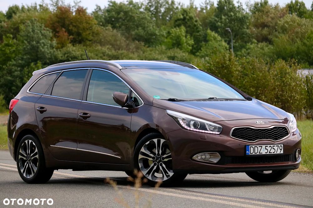 Kia Ceed 1.6 CRDi 128 Fifa World Cup Edition - 12