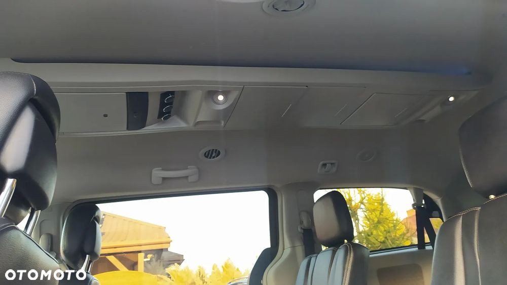 Chrysler Town & Country 3.6 Touring - 17