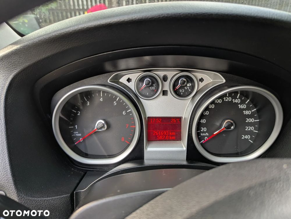Ford Focus ver-1-6-trend-eu5 - 14