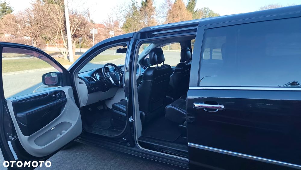 Lancia Voyager 2.8 Multijet 16v Platinum - 4