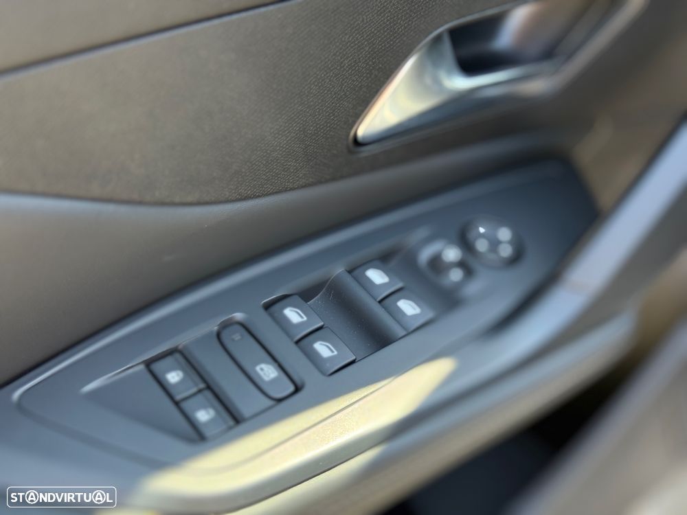 Peugeot 308 SW 1.6 Hybrid Allure e-EAT8 - 17