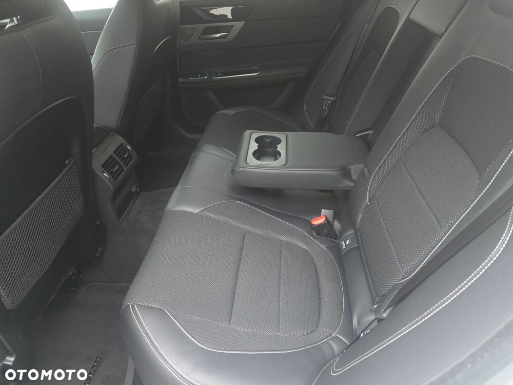 Jaguar XF 30d R-Sport - 10