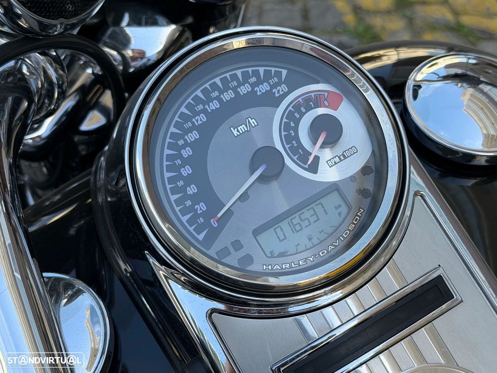 Harley-Davidson FLHRCI ROAD KING CLASSIC - 4