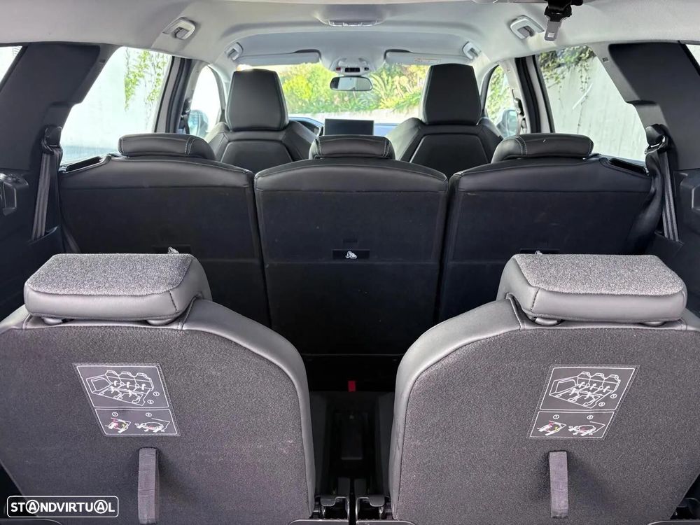 Peugeot 5008 1.2 PureTech Allure EAT8 - 8