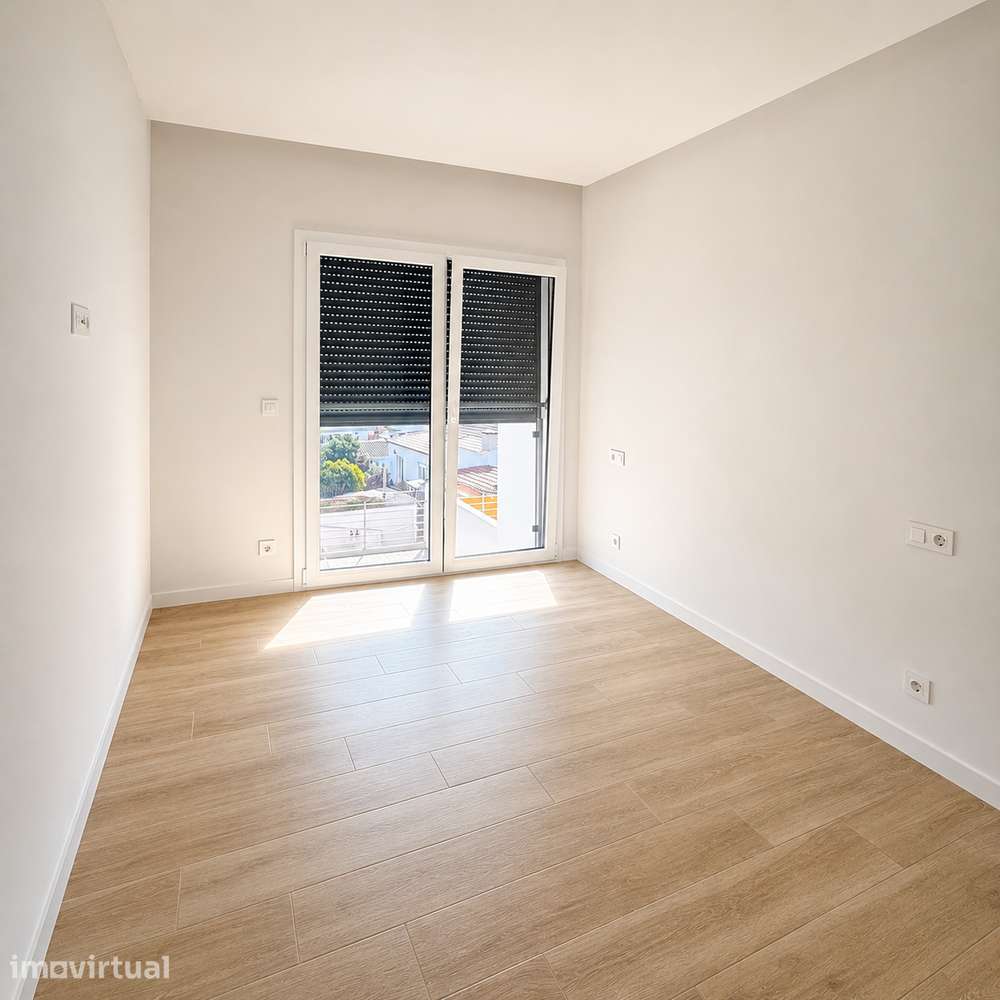 T2 com 90 m² | Suíte • Varanda • Garagem • Arrecadação - Grande imagem: 4/5