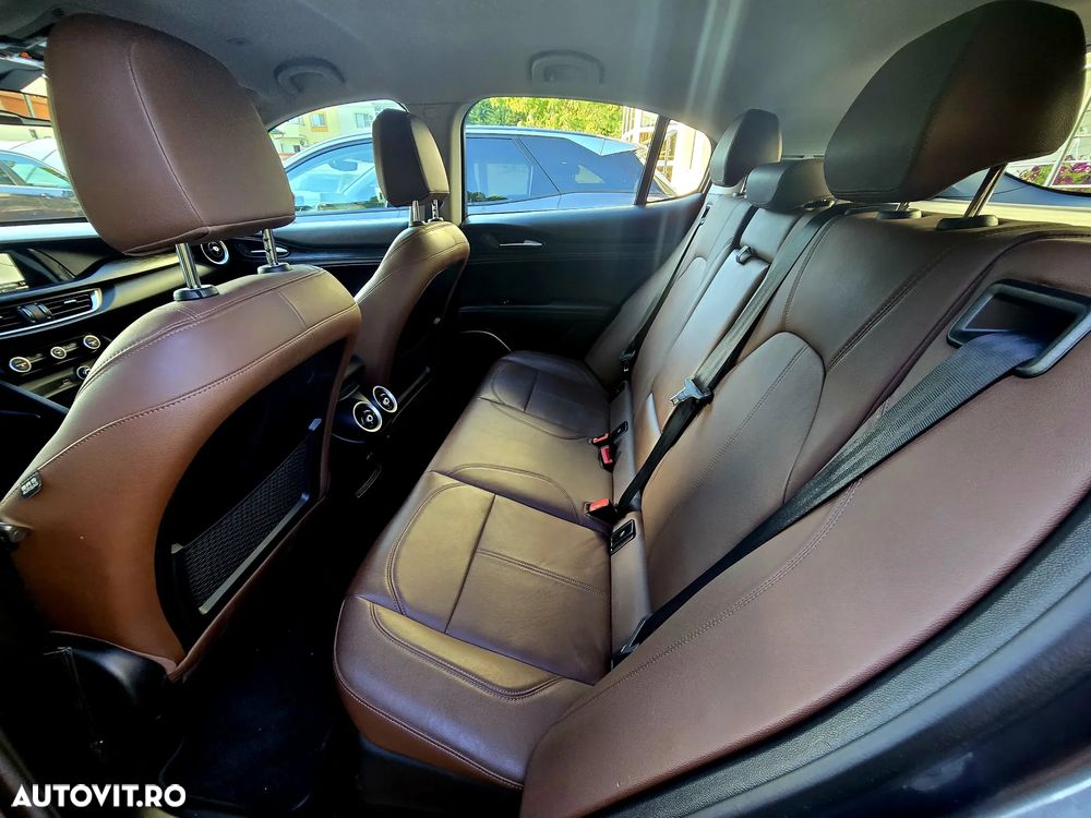 Alfa Romeo Stelvio - 12