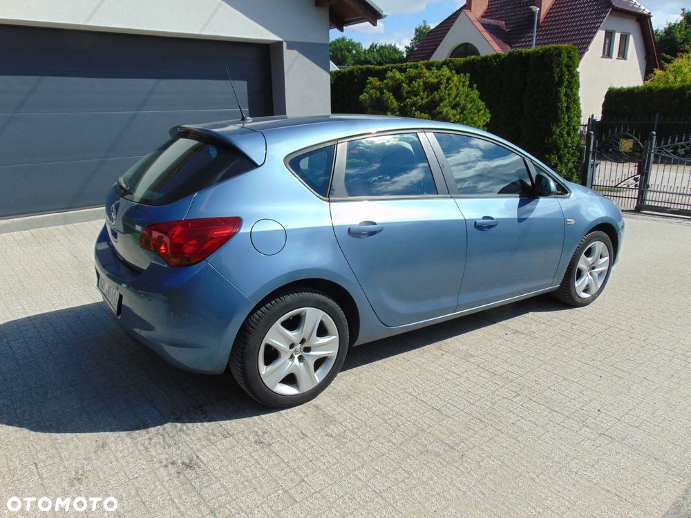 Opel Astra 1.6 Color Edition - 4
