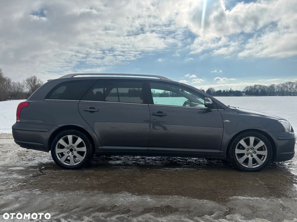 Toyota Avensis - 17