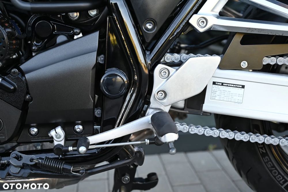 Yamaha XJR - 18
