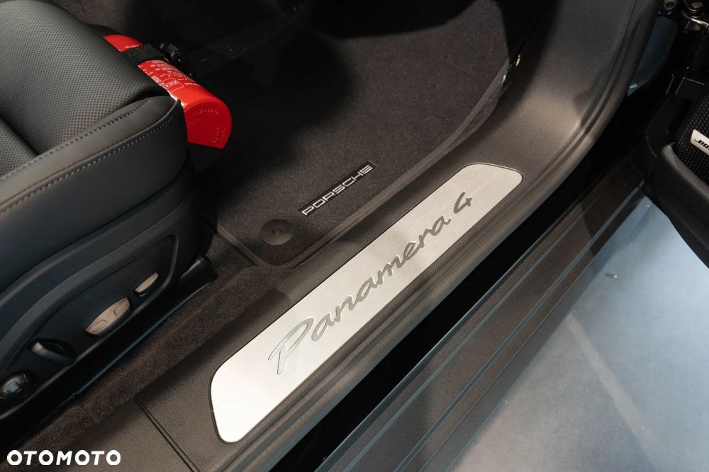 Porsche Panamera 4 E-Hybrid PHEV - 34