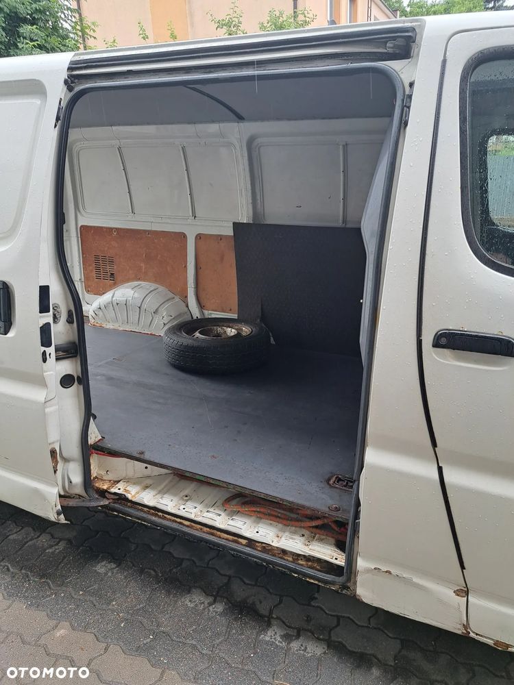 Toyota Hiace - 5