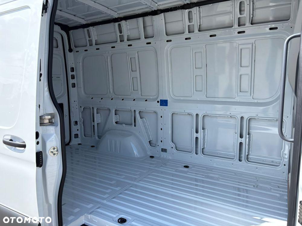 Mercedes-Benz Sprinter - 6