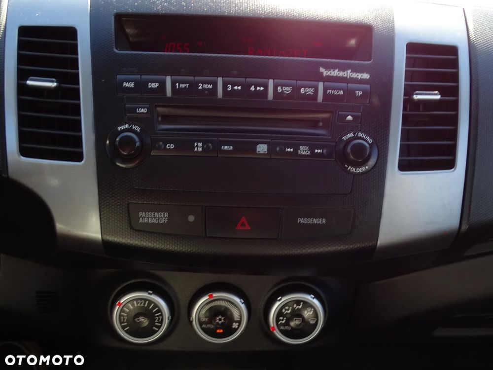 Mitsubishi Outlander - 21