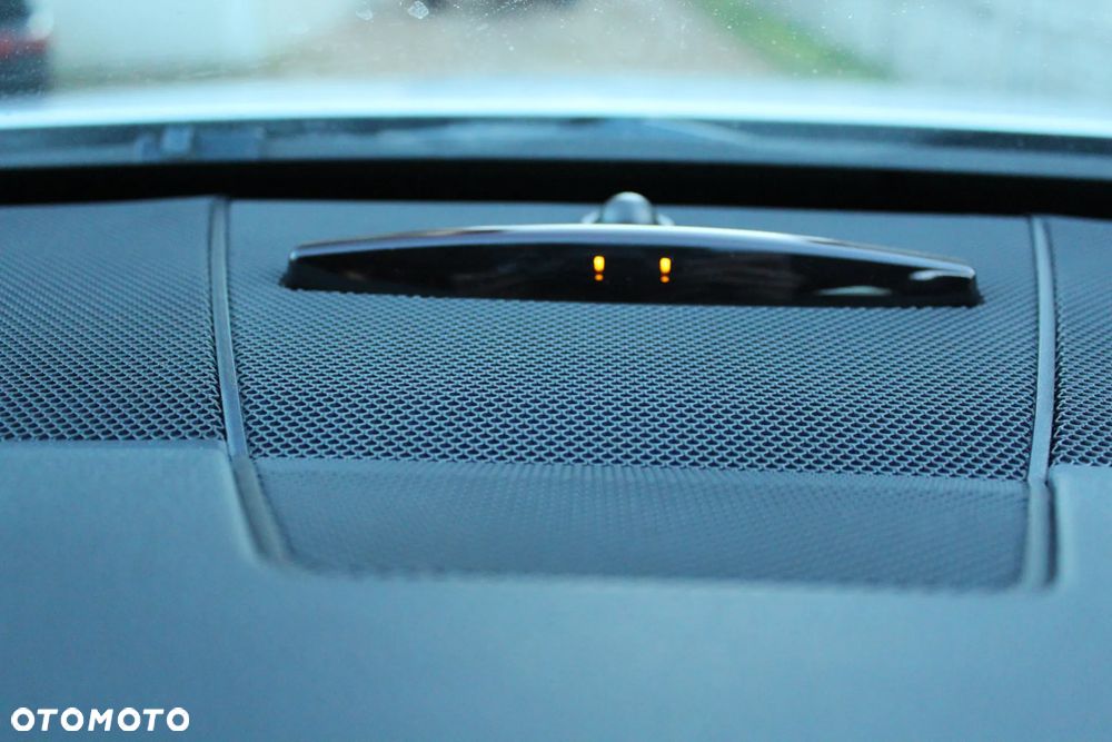 Mercedes-Benz Klasa E 200 CGI BlueEffICIENCY Avantgarde - 33