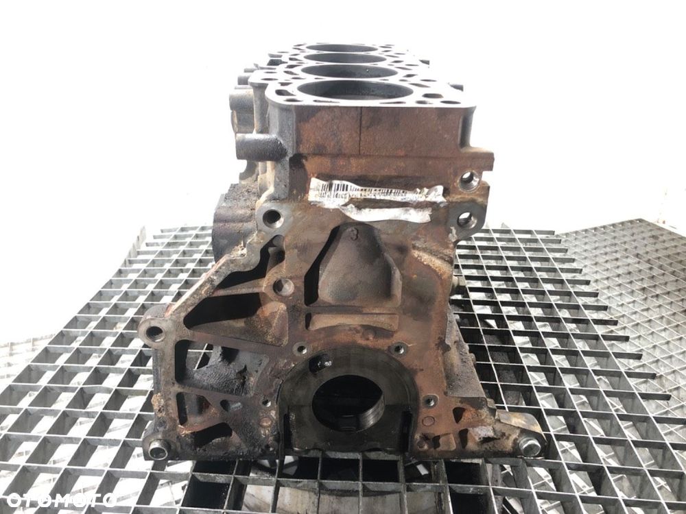 BLOK SILNIKA - 1444.00 PLN - SKODA SUPERB II Kombi (3T5) 2009 - 2015 2.0 TDI 125 kW [170 KM] olej - 4