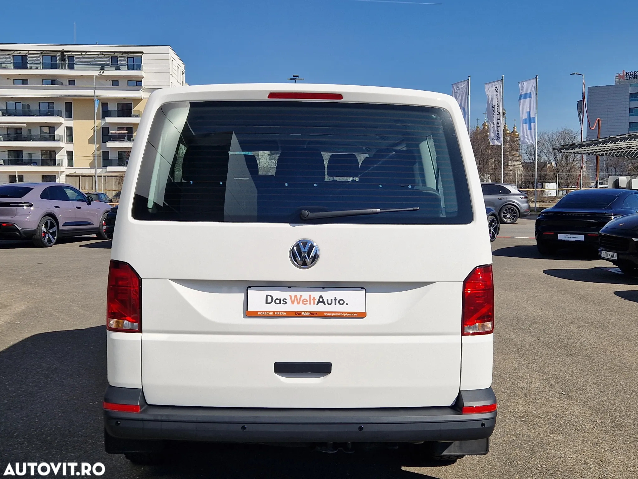 Volkswagen Caravelle - 8