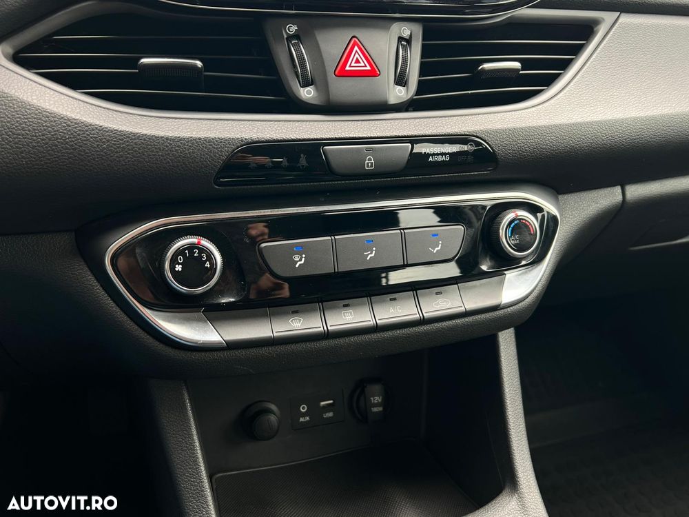 Hyundai i30 1.4 100CP 5DR M/T Comfort - 18