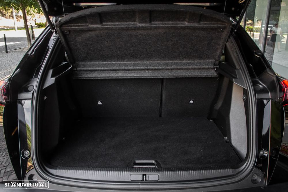 Peugeot 2008 1.5 BlueHDi Allure EAT8 - 27