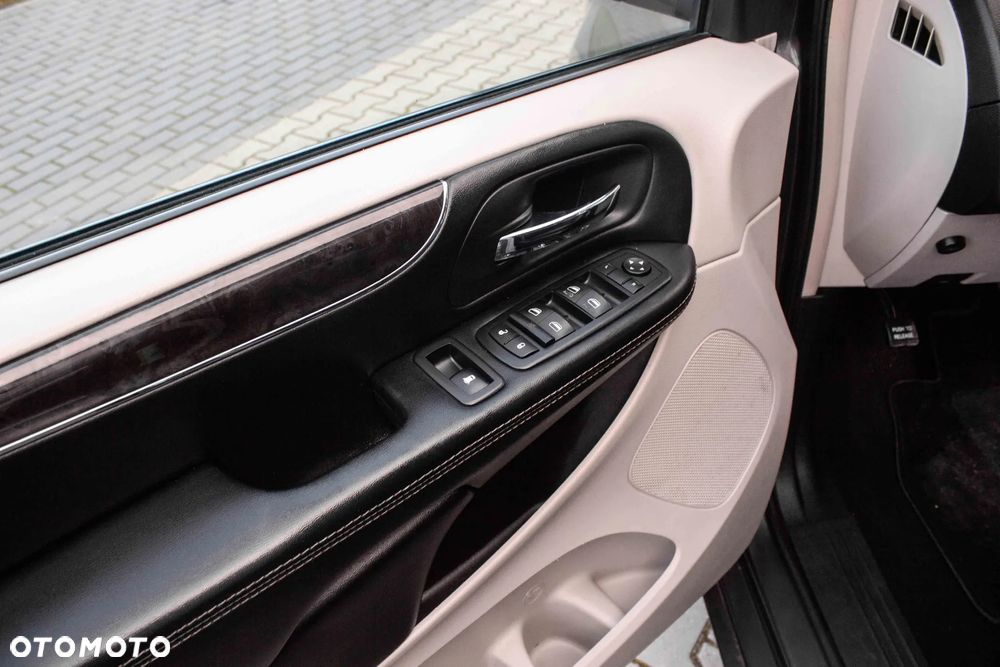 Chrysler Town & Country 3.6 Touring - 14