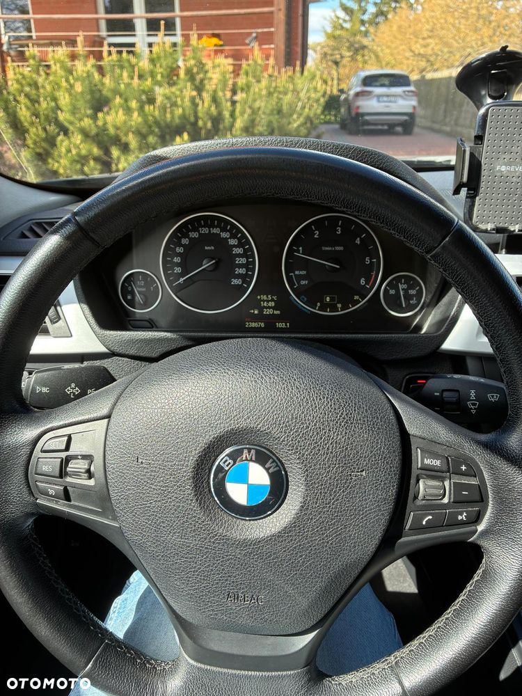 BMW Seria 3 318d - 22