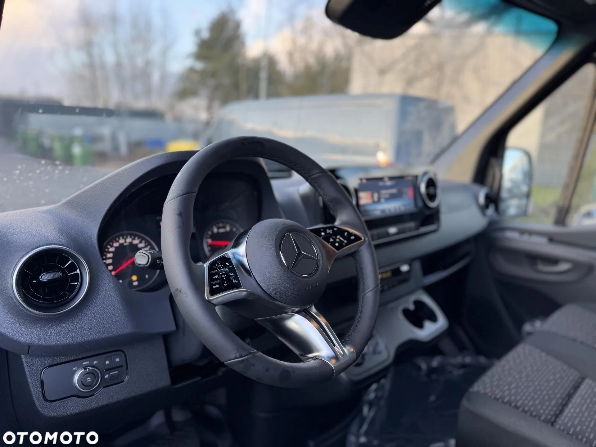 Mercedes-Benz Sprinter - 11