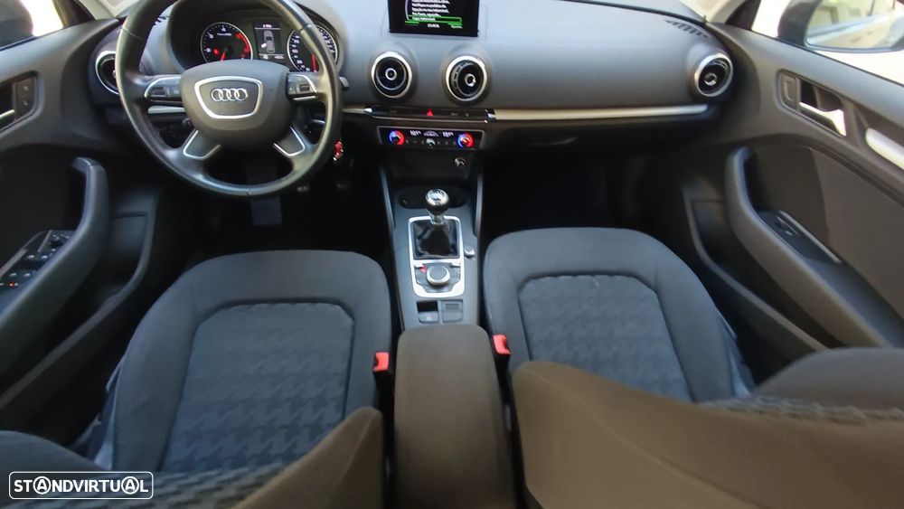 Audi A3 Sportback 1.6 TDI B.Line Attraction Ultra - 5