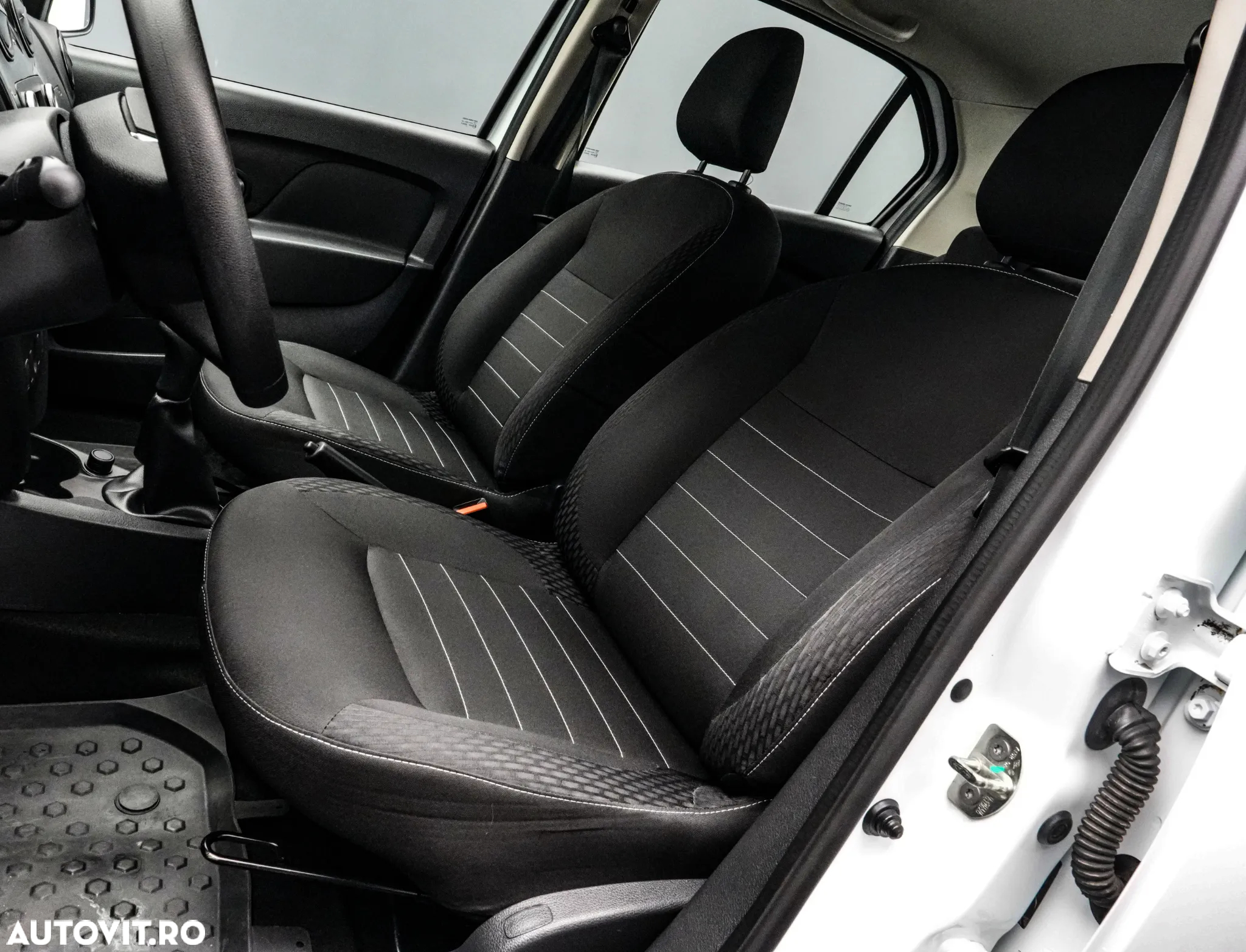 Dacia Logan 0.9 TCe Ambiance - 13