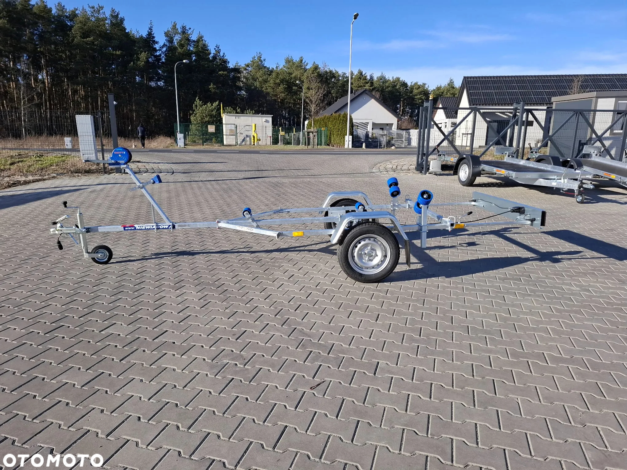 Niewiadów DOSTAWA! Przyczepka P400 pod łódź do 4m NIEHAMOWANA Przyczepa podłodziowa z podwójnymi rolkami! DMC 450kg, lekka, kat.B - 7