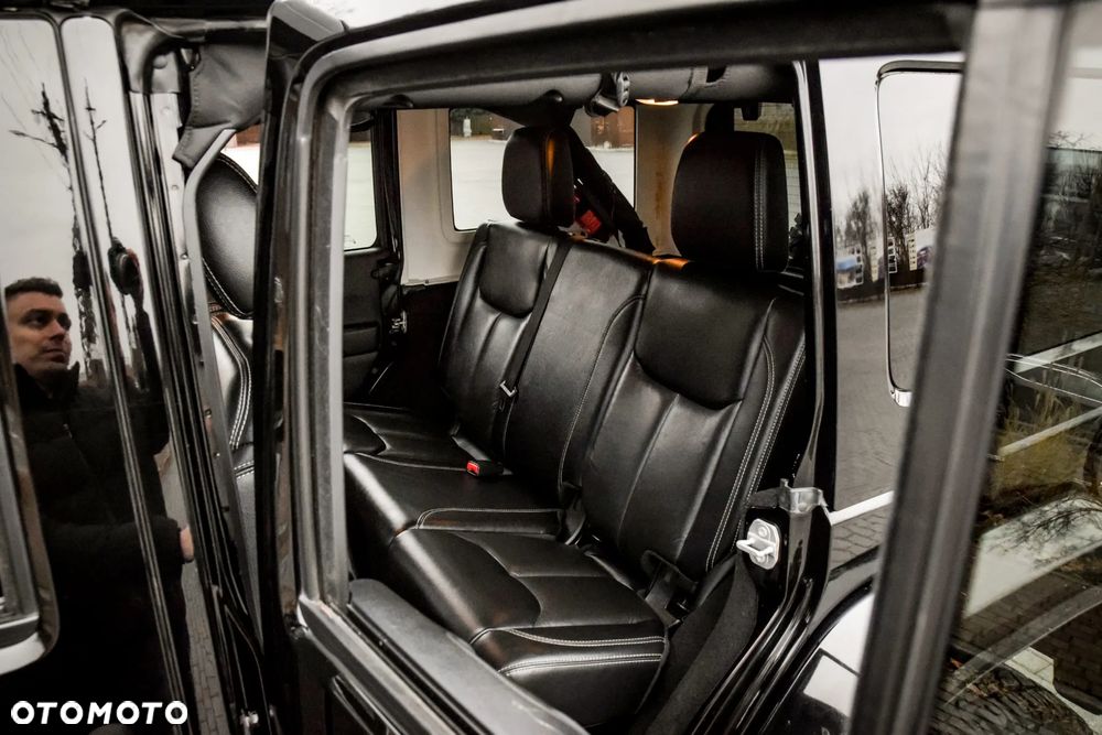 Jeep Wrangler 3.6 Unlim Sahara - 35