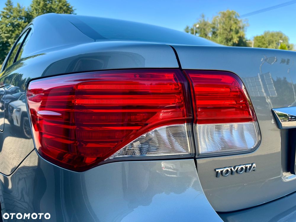 Toyota Avensis 2.0 D-4D Premium - 25