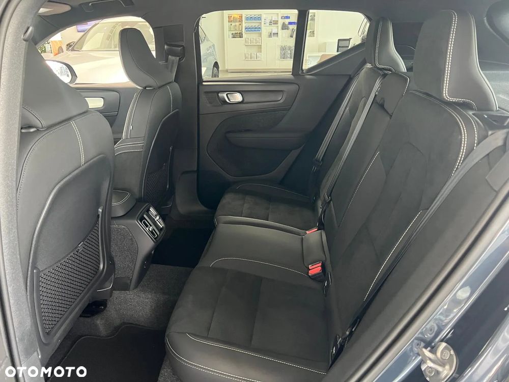 Volvo XC 40 B4 AWD Ultimate Dark - 27