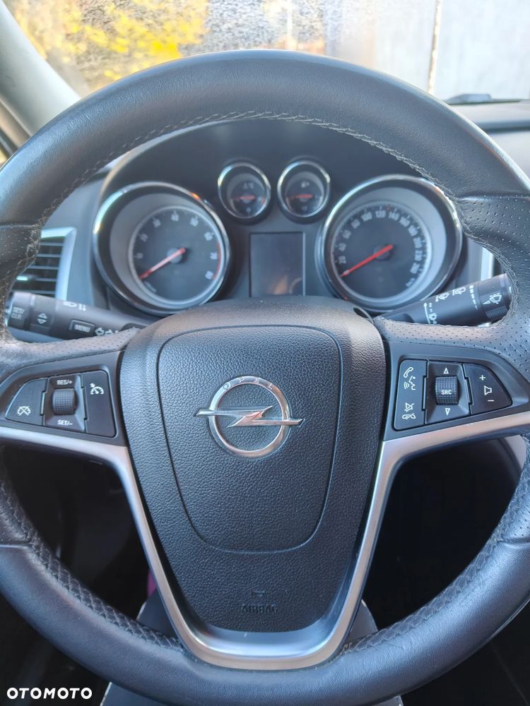 Opel Astra 1.6 Turbo - 9