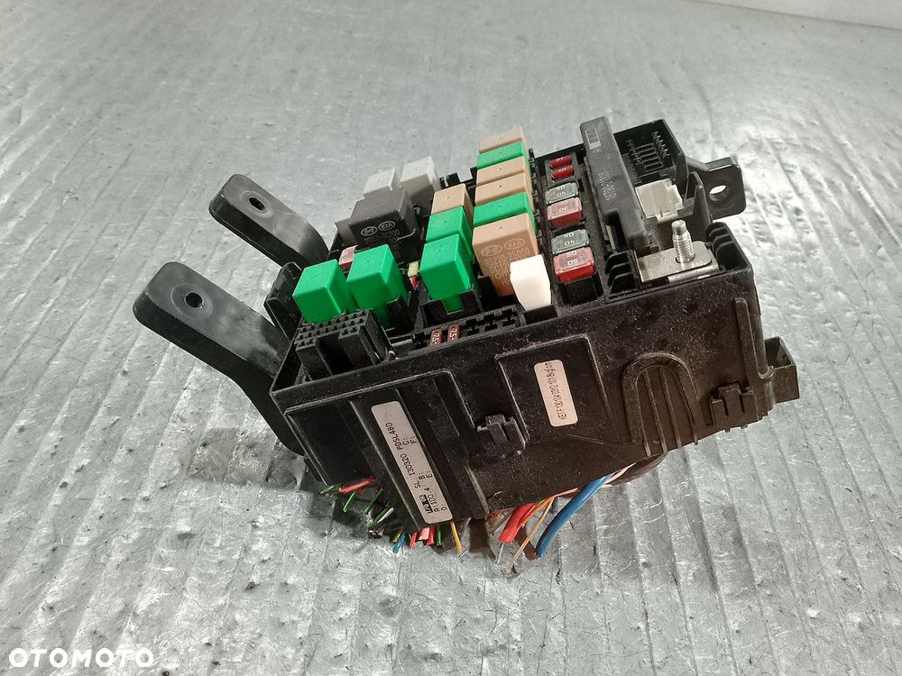 SKRZYNKA BEZPIECZNIKÓW WEWNĘTRZNA KIA SPORTAGE III 91451-3U484 1.7 CRDI - 6