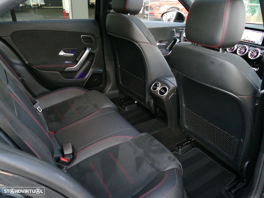 Mercedes-Benz A 250 Limousine e AMG Line - 33